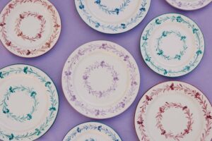 The colors that fill you with energy to enjoy your meal in the sun are here